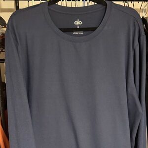 ALO Yoga Men's Deep Blue Long Sleeve Tee